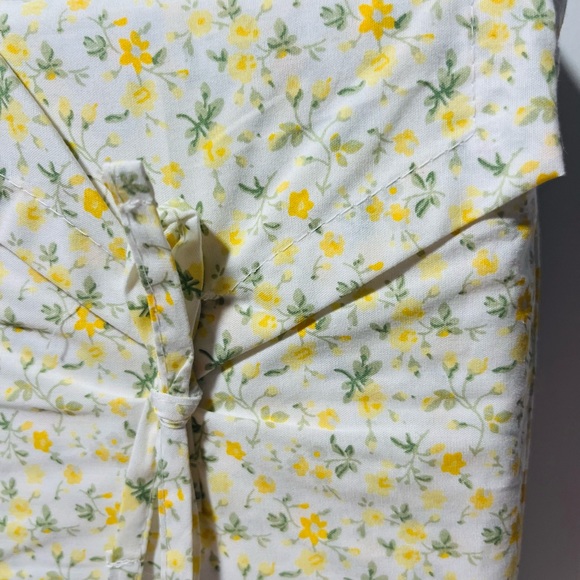 Laura Ashley Cotton Percale Yellow Floral Standard Pillowcase Pair - Picture 4 of 13